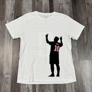 Size Large - Messi Collection Silhouette Pose Men's T-shirt